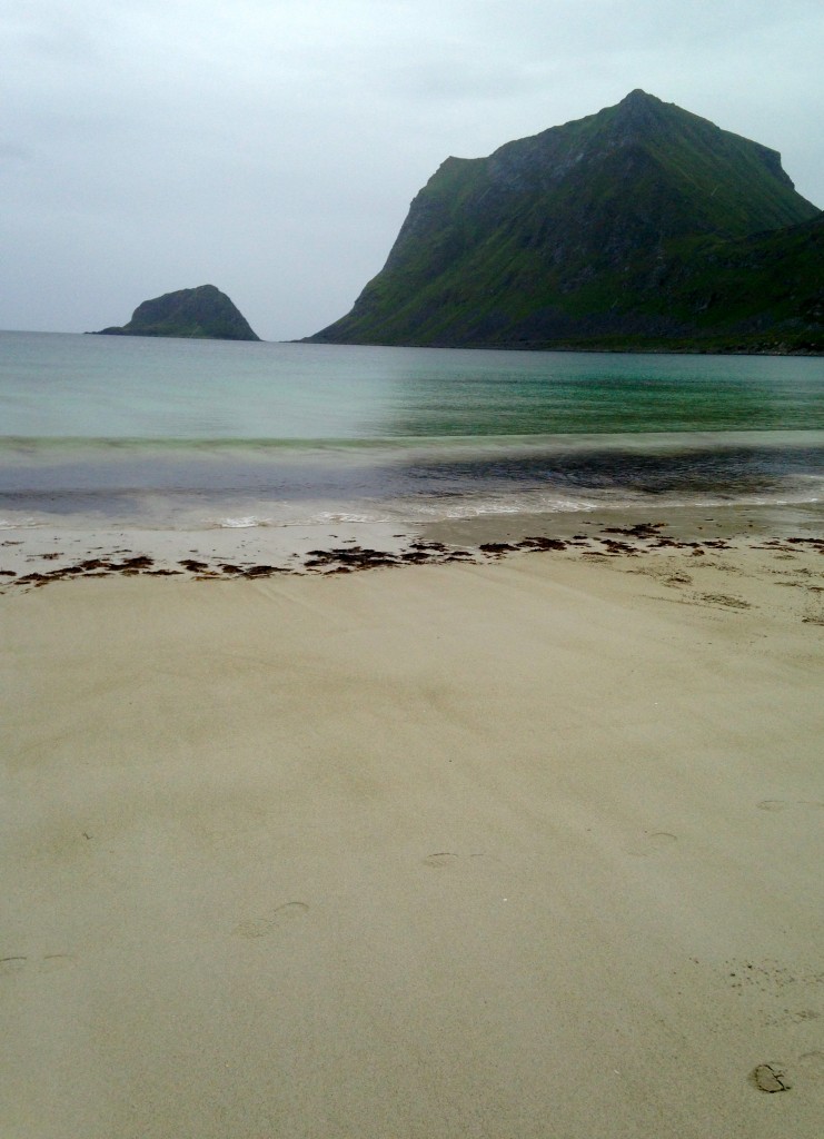 Haukland Lofoten. Den är vacker i regn.