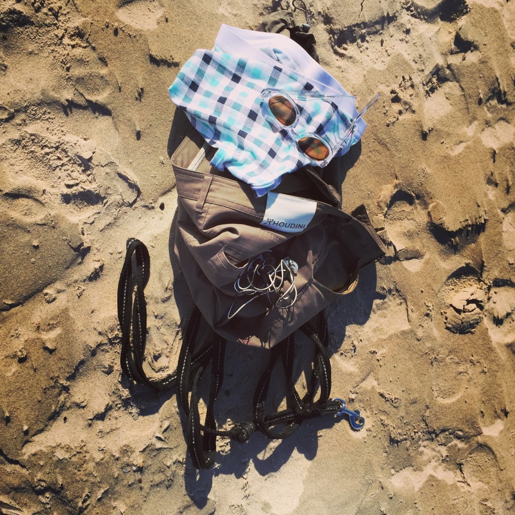 Proof of the naked Beach Walker. Drying without a towel in the sun is so much sun.